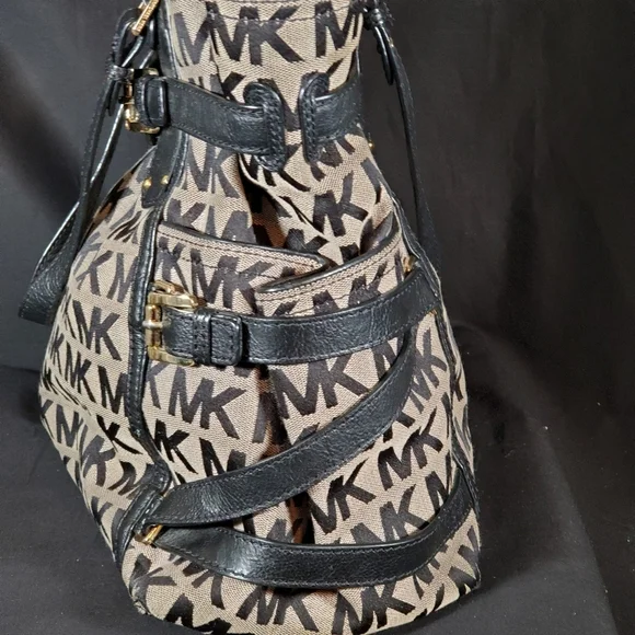 Large Michael Kors Gansevoort Bag - Picture 7 of 12